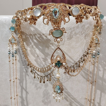 Peakaunistus – Etnilise stiiliga naiste toode; Sulam; Südamekujuline kuju; Elektroplaatimine