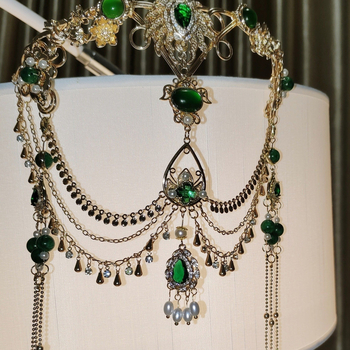 Peakaunistus – Etnilise stiiliga naiste toode; Sulam; Südamekujuline kuju; Elektroplaatimine