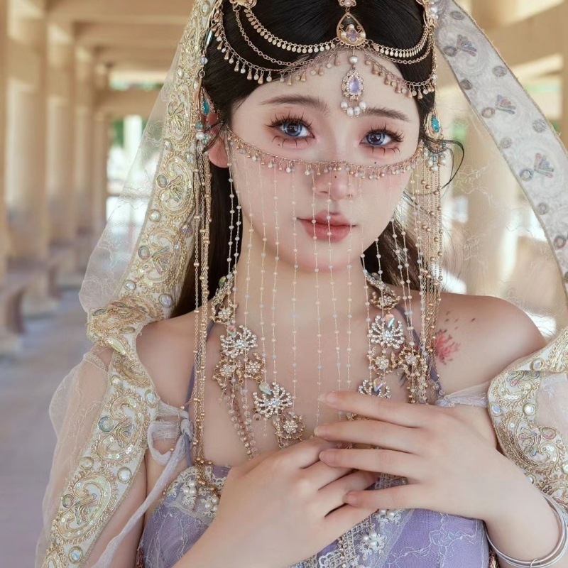 Peakaunistus – Etnilise stiiliga naiste toode; Sulam; Südamekujuline kuju; Elektroplaatimine