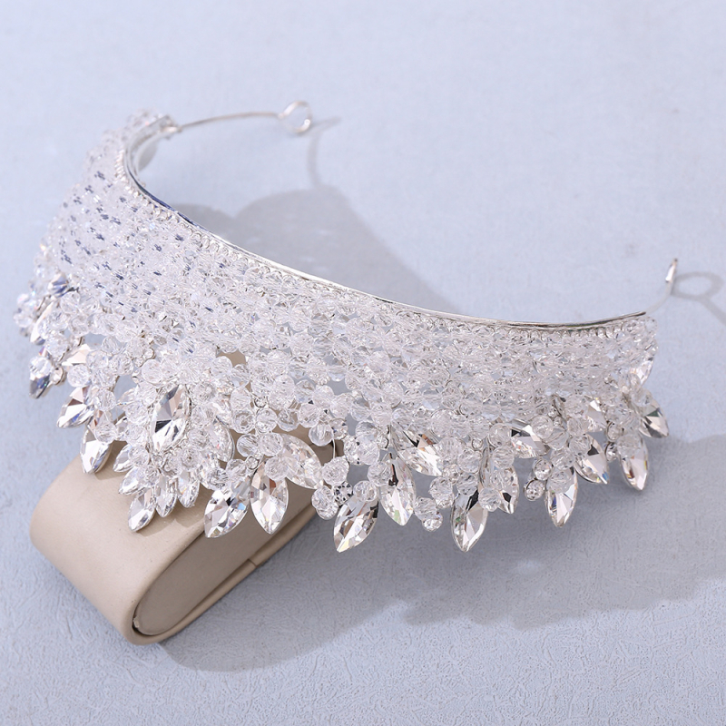 Булчинска корона - ръчно изработена корона от сплав със кристали (Материал: Сплав; Форма: Корона; Категория: Аксесоари за глава; Обработка: Ръчна)