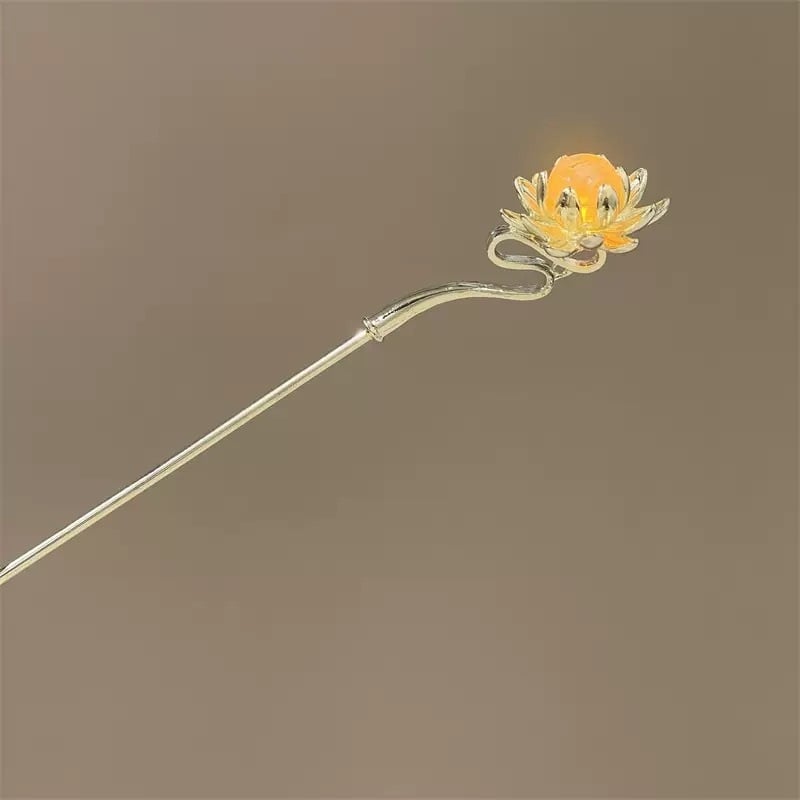 Fejdísz: kínai stílusú virág alakú fém hajtű bojttal (Hj-006)