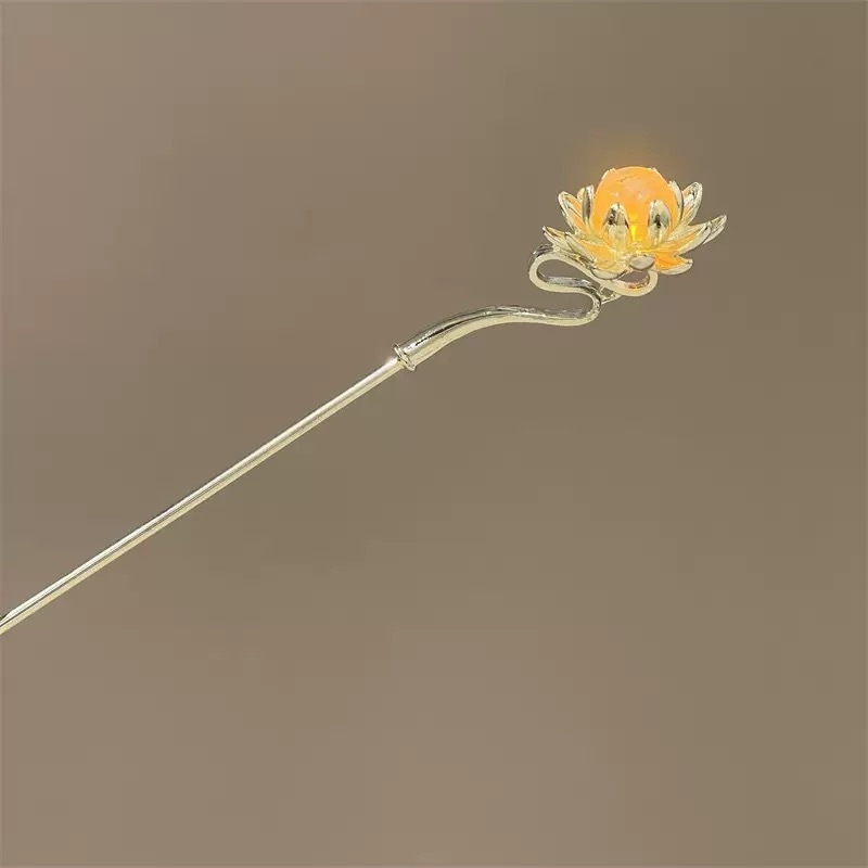 Fejdísz: kínai stílusú virág alakú fém hajtű bojttal (Hj-006)