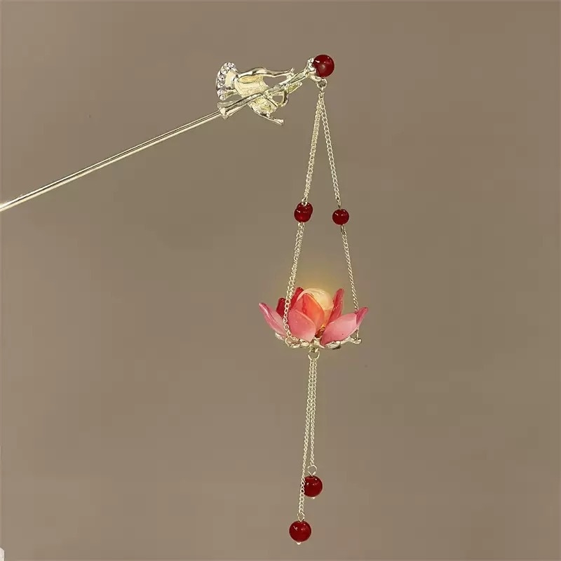 Fejdísz: kínai stílusú virág alakú fém hajtű bojttal (Hj-006)