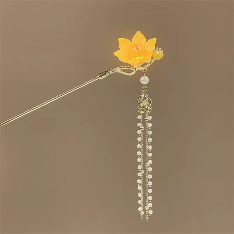 Fejdísz: kínai stílusú virág alakú fém hajtű bojttal (Hj-006)