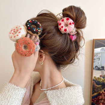 Plaukų gumelė iš vilnos filco, rankų darbo, 2025 m. pavasaris, japonų–korėjiečių drąsus stilius, gaivus ir saldus.