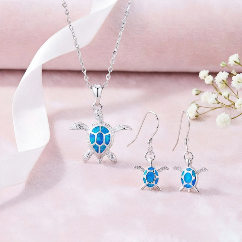 Set ogrlice s Opal Epoksi privjeskom i naušnicama s motivom kornjače – Materijal: željezna legura; Lanac: O-oblik; Privjesak: legura; Završna obrada: elektroplatiranje; Stil: svježe i slatko