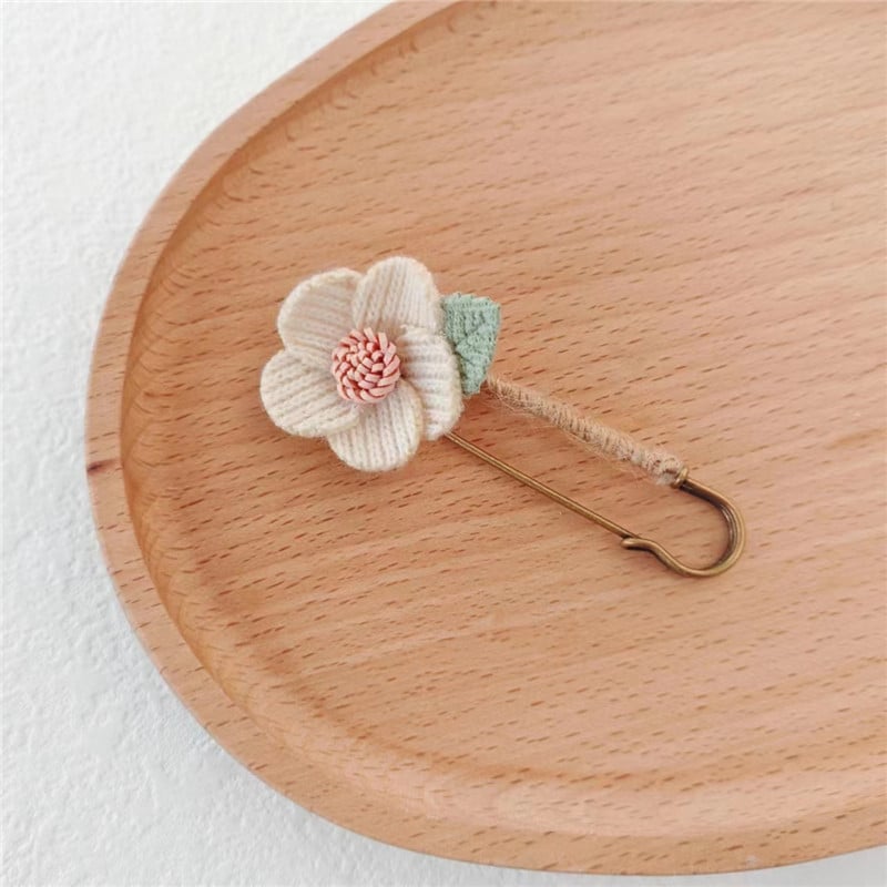 Брошка за шал с цвете от плат, декоративна и многофункционална, естествен стил