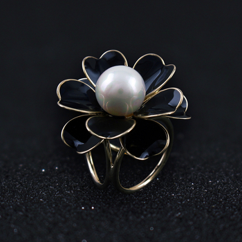 Κούμπωμα για φουλάρι από μετάξι με τρία δαχτυλίδια σε σχήμα Καμέλια, με μαργαριάρια ενσωματωμένα, χαλκός, ιαπωνο-κορεατικό στυλ