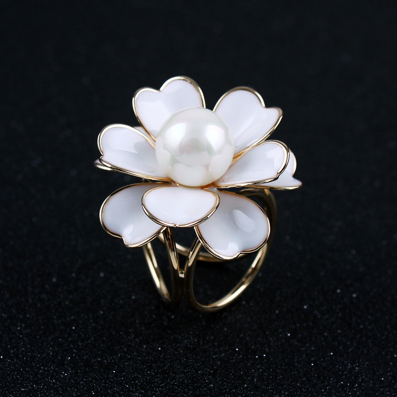 Κούμπωμα για φουλάρι από μετάξι με τρία δαχτυλίδια σε σχήμα Καμέλια, με μαργαριάρια ενσωματωμένα, χαλκός, ιαπωνο-κορεατικό στυλ