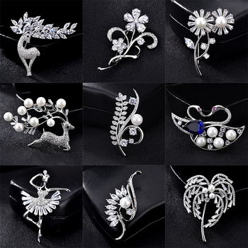 Καρφίτσα από χαλκό με ένθετο ζιρκόν, λουλουδάτος σχεδιασμός — Himana, unisex, μόδα γραφείου