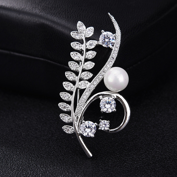 Καρφίτσα από χαλκό με ένθετο ζιρκόν, λουλουδάτος σχεδιασμός — Himana, unisex, μόδα γραφείου