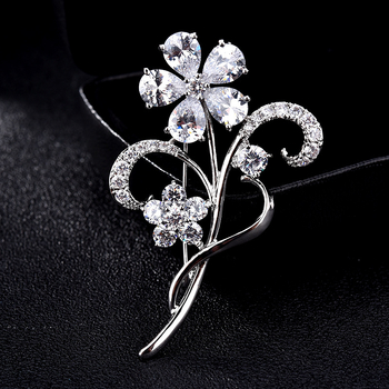 Καρφίτσα από χαλκό με ένθετο ζιρκόν, λουλουδάτος σχεδιασμός — Himana, unisex, μόδα γραφείου