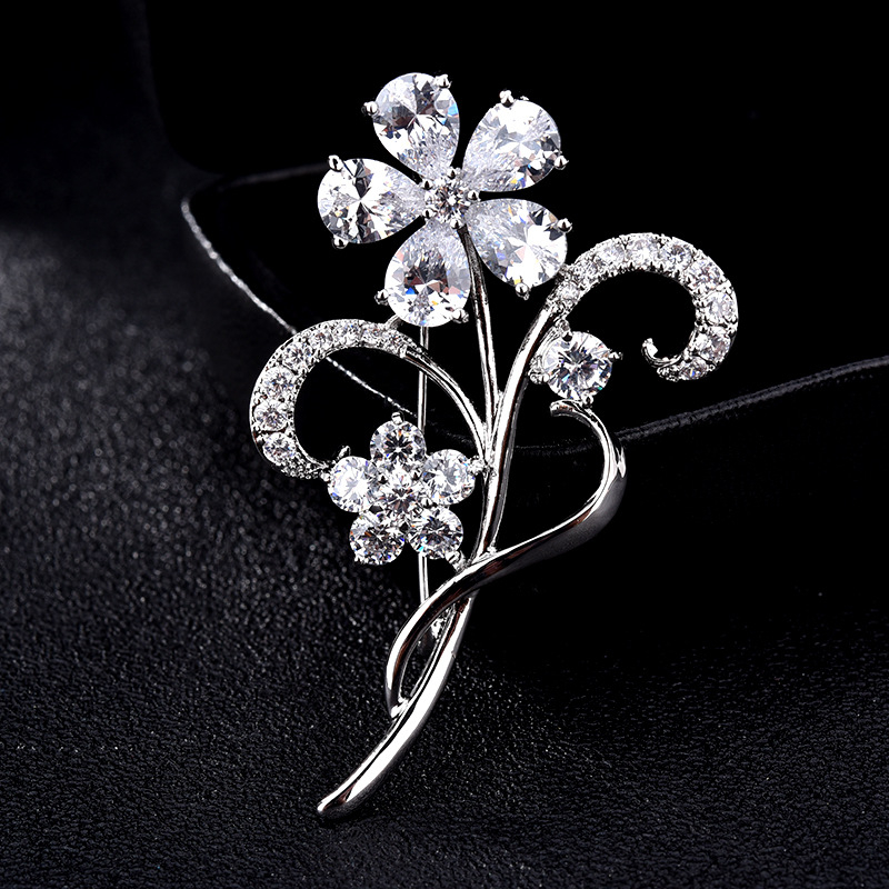 Καρφίτσα από χαλκό με ένθετο ζιρκόν, λουλουδάτος σχεδιασμός — Himana, unisex, μόδα γραφείου