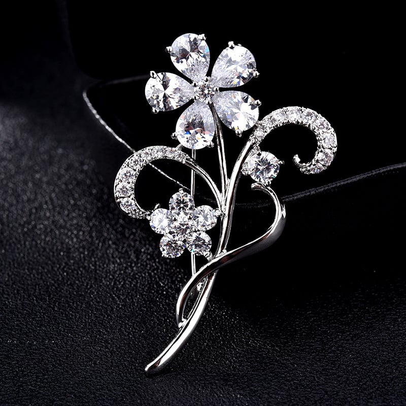 Καρφίτσα από χαλκό με ένθετο ζιρκόν, λουλουδάτος σχεδιασμός — Himana, unisex, μόδα γραφείου