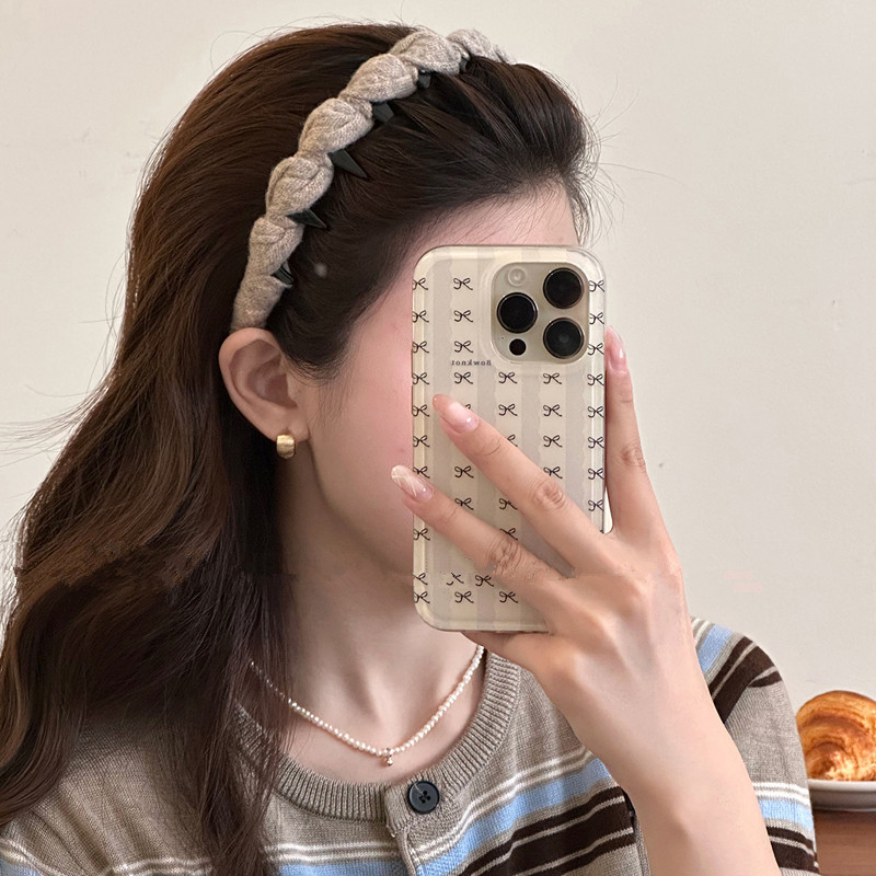 Villast punutud hammasrõngas juustele, libisemiskindel, naistele, käsitöö, sügis 2025, looduslik stiil