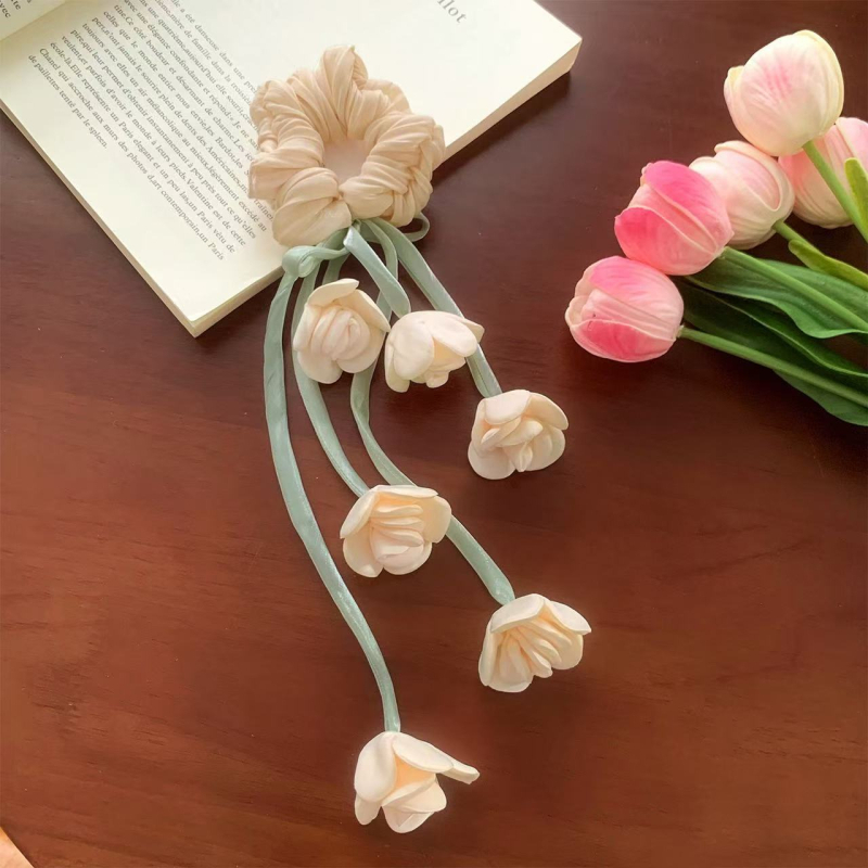 Rccoy Scrunchie Lily of the Valley s cvijetom i resicama, tekstilni elastični klips — visoke elastičnosti