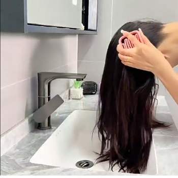 Ruudu kujuline šampooniharja õhupadjaga peanaha massaažiks, materjal TPEE