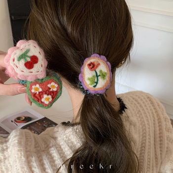 villase feltist juuksekumm, käsitöö; karjaste stiil; kõrge elastsus; kevad 2025 juukse aksessuaar