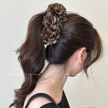 Banaanikujuline juukseklips leopardi mustriga, käsitöö, tekstiil, naistele