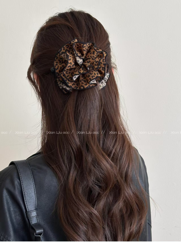 Banaanikujuline juukseklips leopardi mustriga, käsitöö, tekstiil, naistele