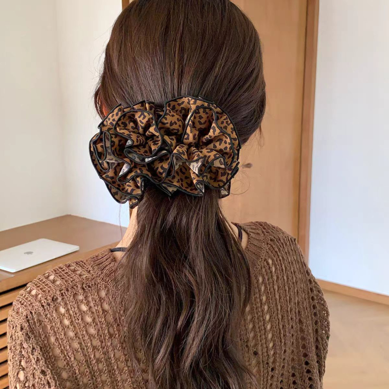 Banaanikujuline juukseklips leopardi mustriga, käsitöö, tekstiil, naistele