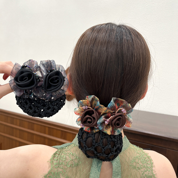 Šilko rožių plaukų segtukas – vintage stiliaus, rankų darbas, gėlių dizainas, pavasaris 2025