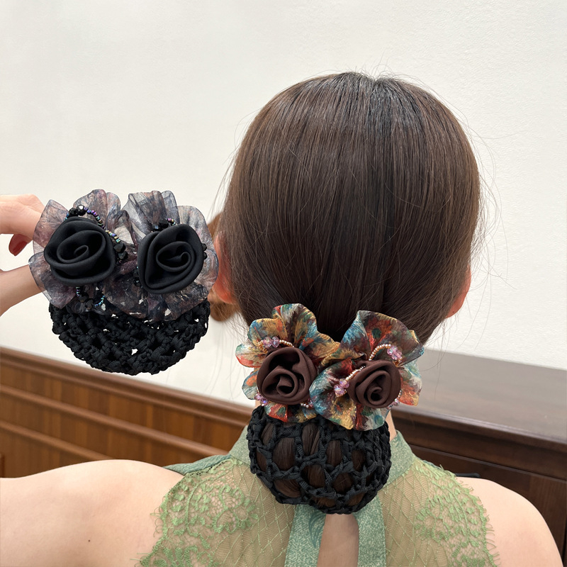 Šilko rožių plaukų segtukas – vintage stiliaus, rankų darbas, gėlių dizainas, pavasaris 2025