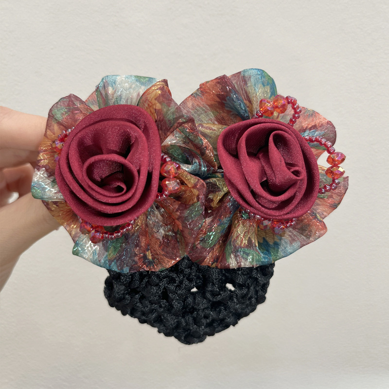 Šilko rožių plaukų segtukas – vintage stiliaus, rankų darbas, gėlių dizainas, pavasaris 2025
