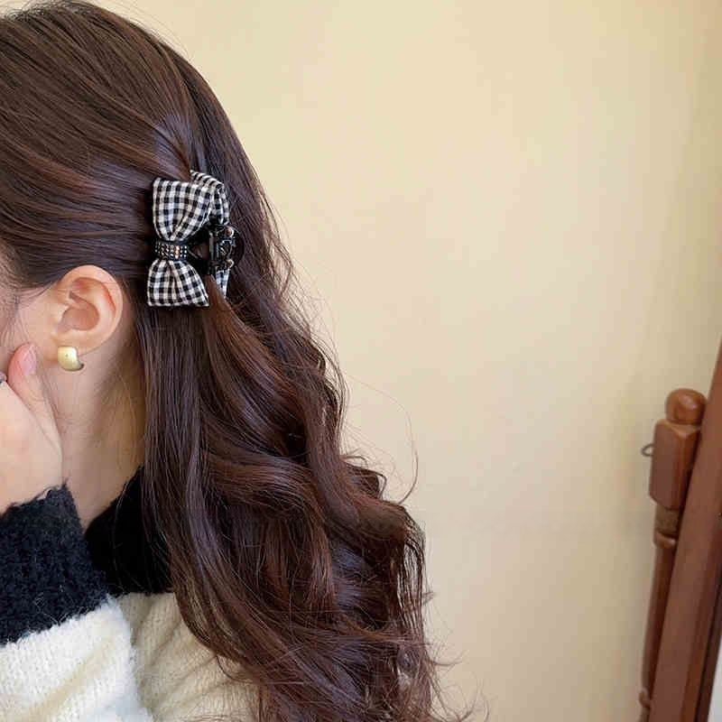 Keskmise suurusega messingust juukseklips sõlmega, keerdklips, volframaalse lisandiga, kevad 2025, pastoraalne stiil