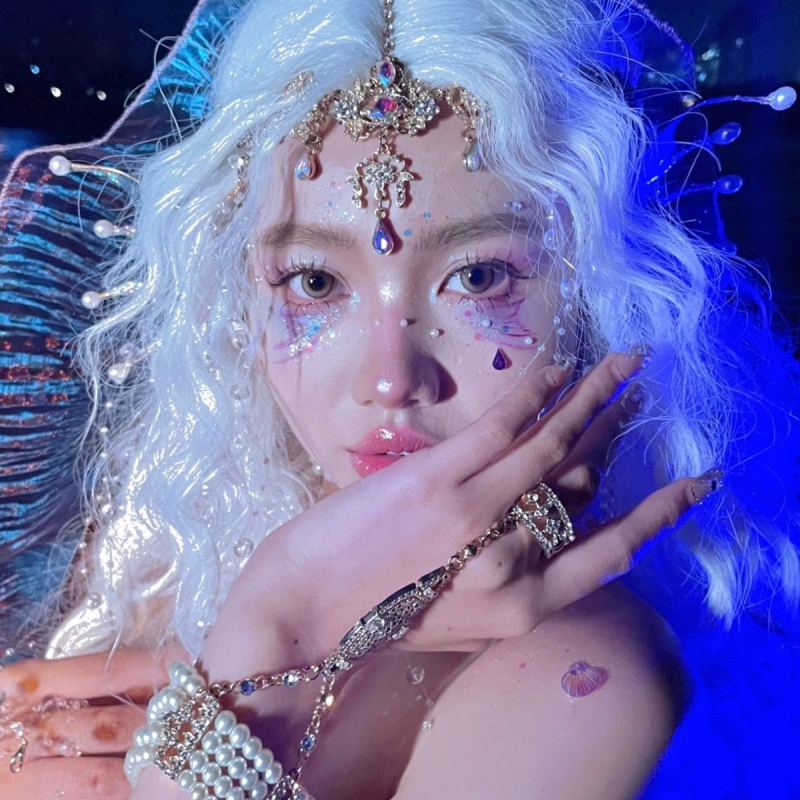 Etnopeakaunistus bojtidega ja veetilja kujulise otsmiku dekoratsiooniga, juukseklips, elektroplaaditud sulam