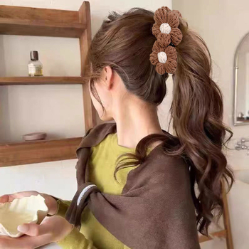 Qiyi naiste juukseklips villase lillega, keerlev ja vertikaalne klipp, koo-konstruktsioon, segamaterjalid, sügisel 2025 väljaanne