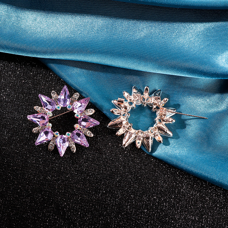 Брошка във формата на цвете с кристални акценти, корейски стил, метална сплав, мултифункционална, двойна употреба