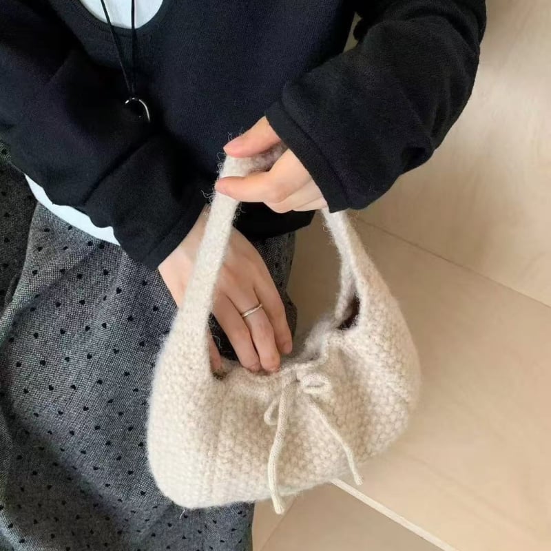 Női kötött tote táska – kézzel készített, gyapjú anyag, koreai stílus, virágos forma, téli 2025 kollekció