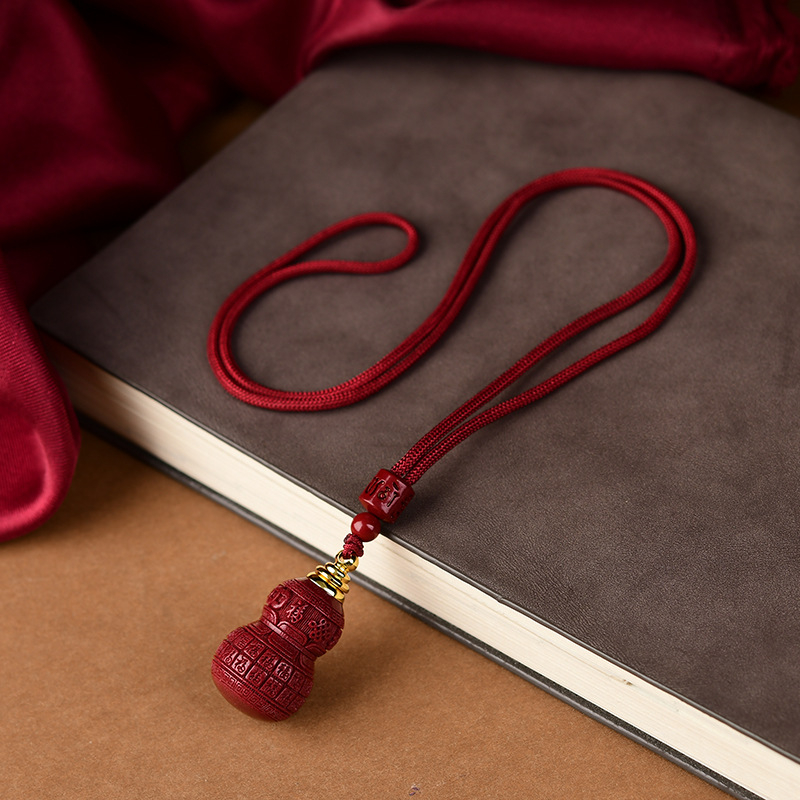 Kaelakee — cinnabari kõrvitsakujuline ripats, geomeetriline kuju, käsitöö, Bangshun bränd