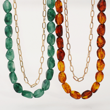 Geometriai nyaklánc gyanta gyöngyökkel, többszörös kulcscsonti lánccal; anyag: ötvözet + gyanta; medál: gyanta; Maidi