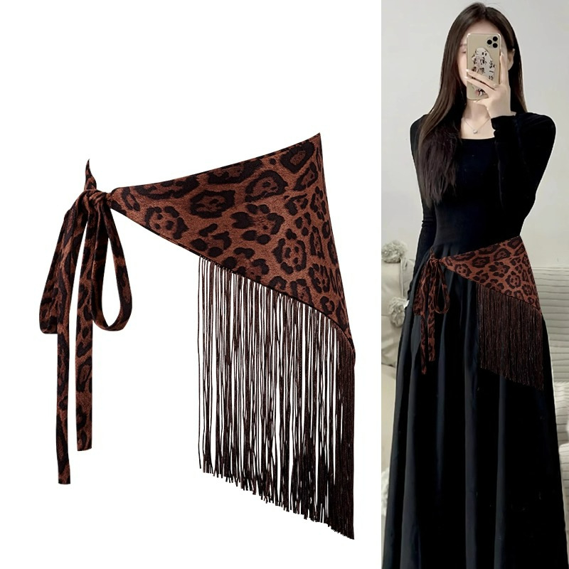 Etno-stílusú pamut deréköv rózsa mintával és bojtokkal, hossza 135 cm