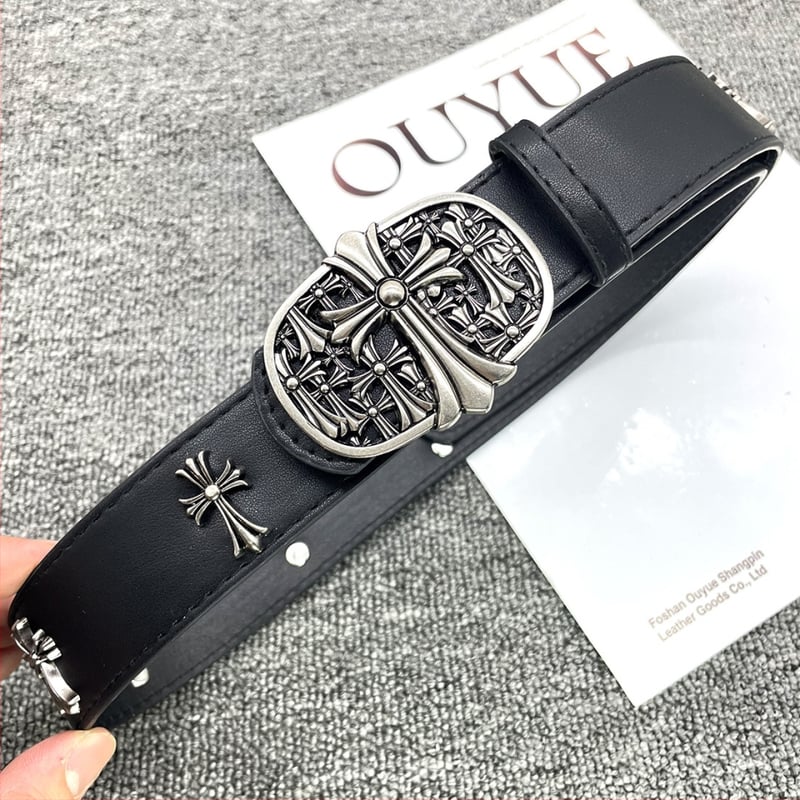 PU bőr öv ötvözet csattal, snap zárás, szélesség 2–4 cm, üreges kivágás és gravírozott minta
