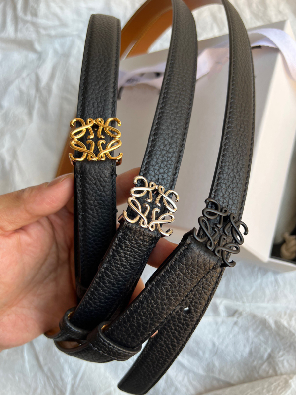 Női bőrvö, valódi bőr, felső réteg marhabőr, lychee mintázat, 2 cm szélesség, réz csattal