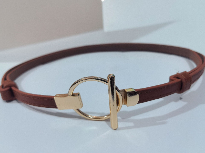 Övvel ellátott ruha műbőrből, övcsat ötvözetből, gombos zárás, elektroplakolás, márka An yulan