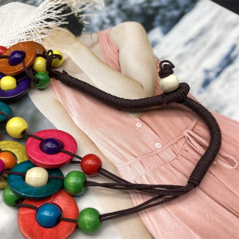 Fa gyöngyökből készült nyaklánc — több rétegből álló, etnikus retro stílus, szabályos lánc