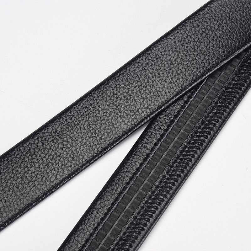 Férfi öv automata csattal, karcolásálló mikroszálas szalag felső bőrszövet mintázattal; Anyag: műbőr; Csatt anyaga: ötvözet; Záró mód: automata csatt; Szélesség: 2-4 cm