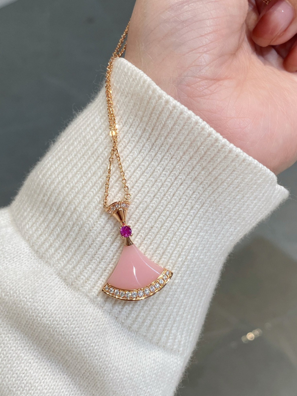 Geometriska formas kaklarota no 925 sudraba ar kulonu, vasaras 2023 kolekcija, produkta kods 5956