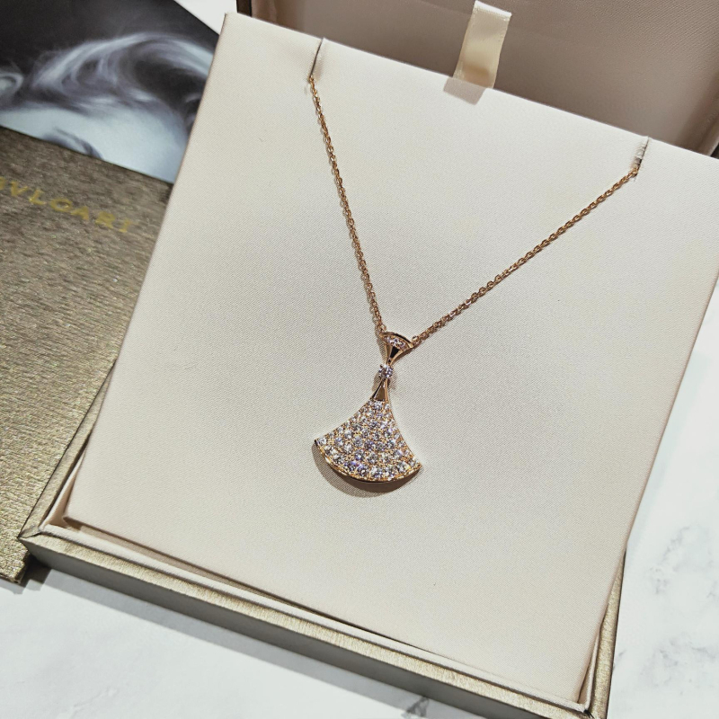 Geometriska formas kaklarota no 925 sudraba ar kulonu, vasaras 2023 kolekcija, produkta kods 5956