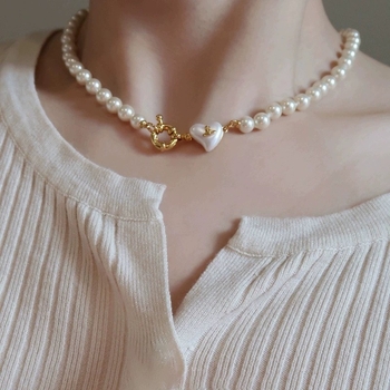 Ogrlica s umjetnim biserima, ručna izrada, lanac s bisernim nizu, privjesak od mother-of-pearl, 19 g