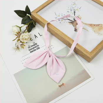 Hímzett virágos gallérkiegészítő nyúlfül-stílusú és masni elemű