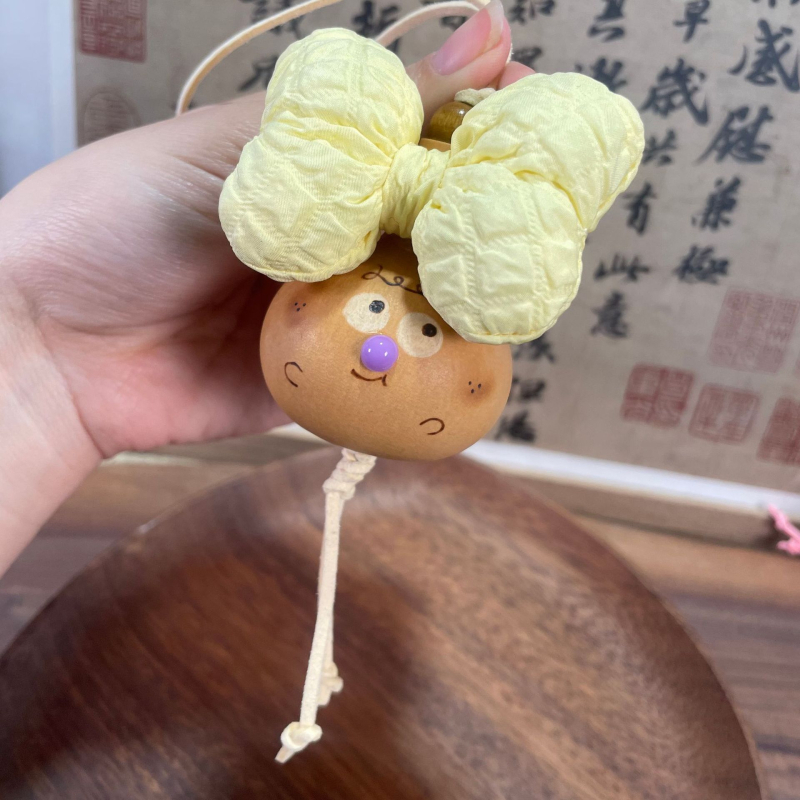 Kljucni lančić u obliku tikve, ručna izrada, originalni dizajn, jesensko izdanje 2025