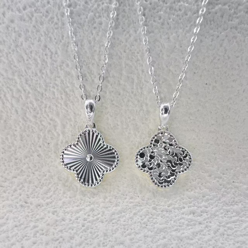 Висулка с четирилистна детелина от 999 сребро, CNC прецизна изработка, стил лукс (Материал: Сребро 999; Дизайн: четирилистна детелина; Стил: Лукс; Категория: Висулка)