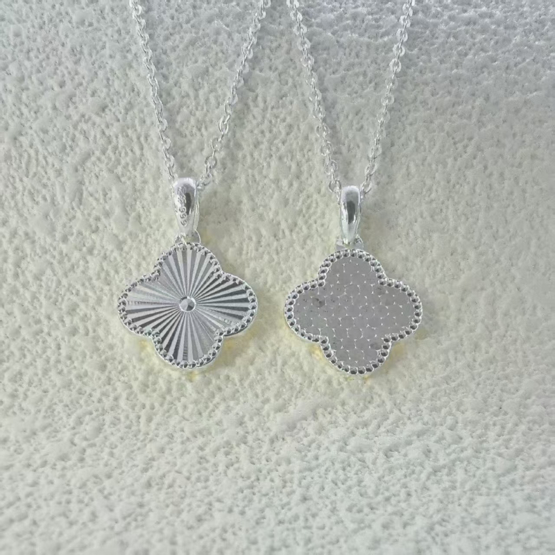 Висулка с четирилистна детелина от 999 сребро, CNC прецизна изработка, стил лукс (Материал: Сребро 999; Дизайн: четирилистна детелина; Стил: Лукс; Категория: Висулка)