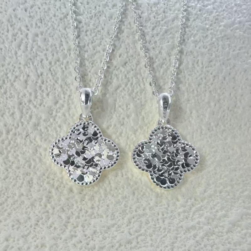 Висулка с четирилистна детелина от 999 сребро, CNC прецизна изработка, стил лукс (Материал: Сребро 999; Дизайн: четирилистна детелина; Стил: Лукс; Категория: Висулка)