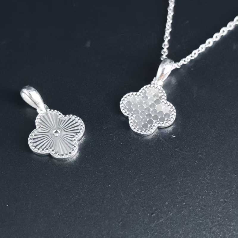 Висулка с четирилистна детелина от 999 сребро, CNC прецизна изработка, стил лукс (Материал: Сребро 999; Дизайн: четирилистна детелина; Стил: Лукс; Категория: Висулка)